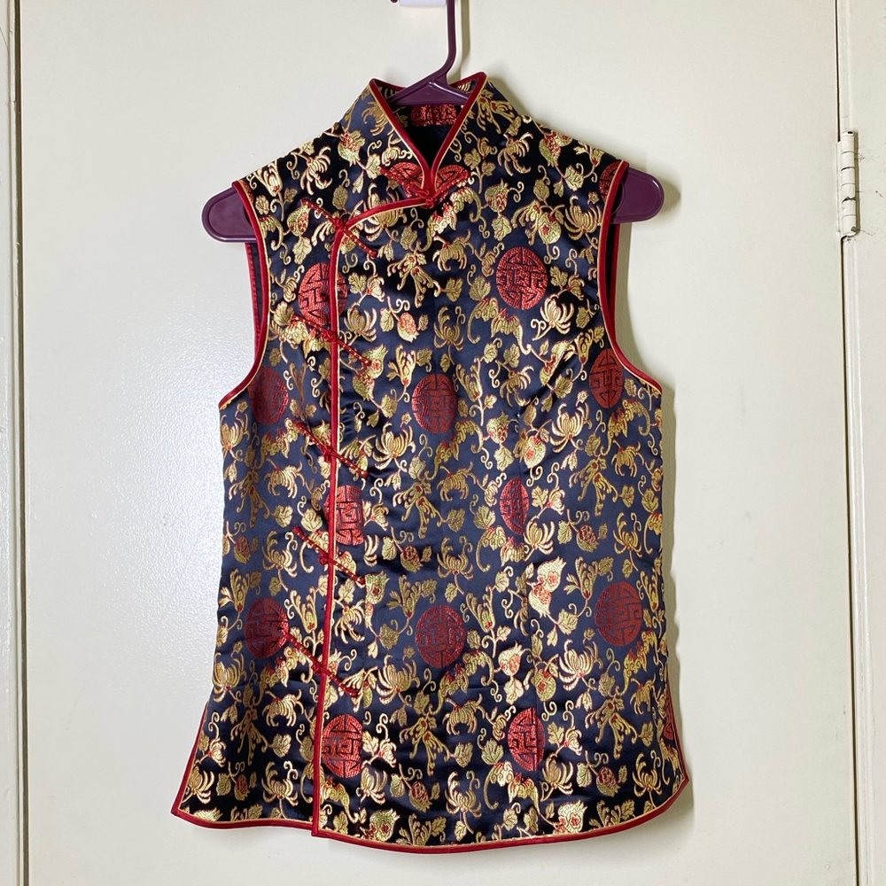 Silk red black and gold Chinese style vest ❣️🌟🖤